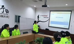 服務(wù)于心，管理于人——安徽淮南店職場(chǎng)禮儀與服務(wù)管理培訓(xùn) 